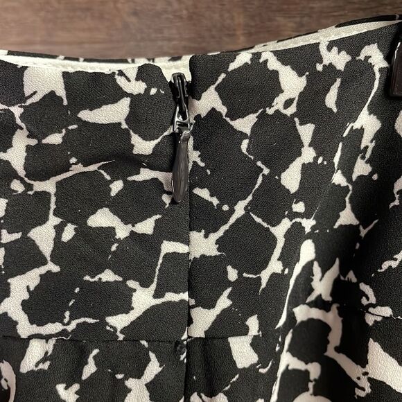 Nue Options Women Black and White With Line Flare Zip Side Skirt Size 10 Petite - Picture 4 of 7